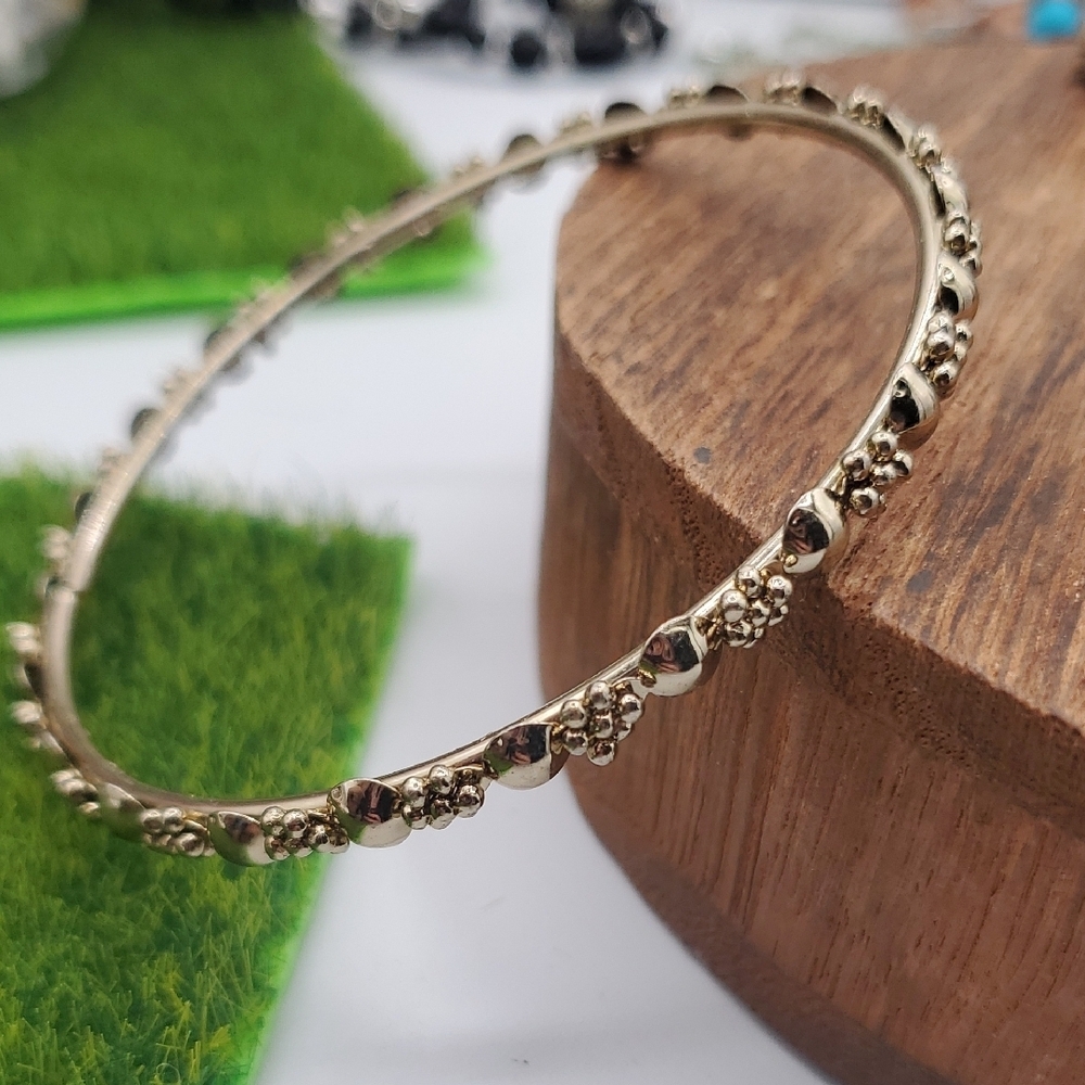 Elegant Gold-Toned Cranberry Bangle Bracelet B3409